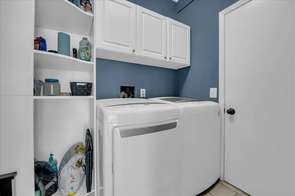 22253 Sheffield Court Farmington Hills City MI 48335