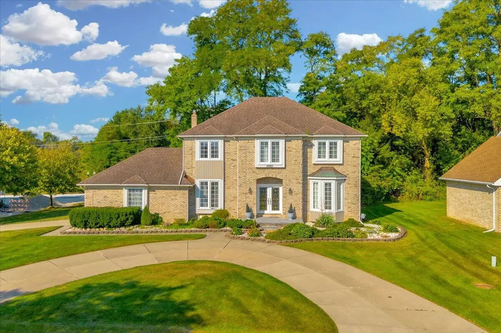 22253 Sheffield Court Farmington Hills City MI 48335