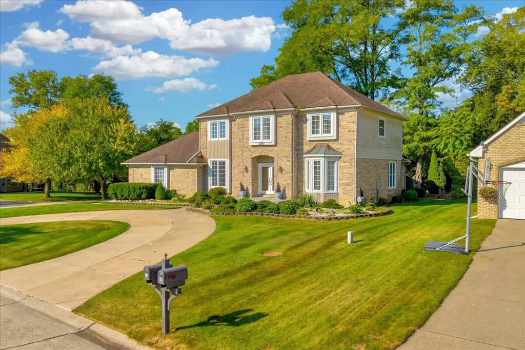 22253 Sheffield Court Farmington Hills City MI 48335