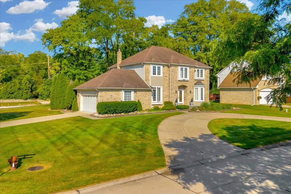 22253 Sheffield Court Farmington Hills City MI 48335