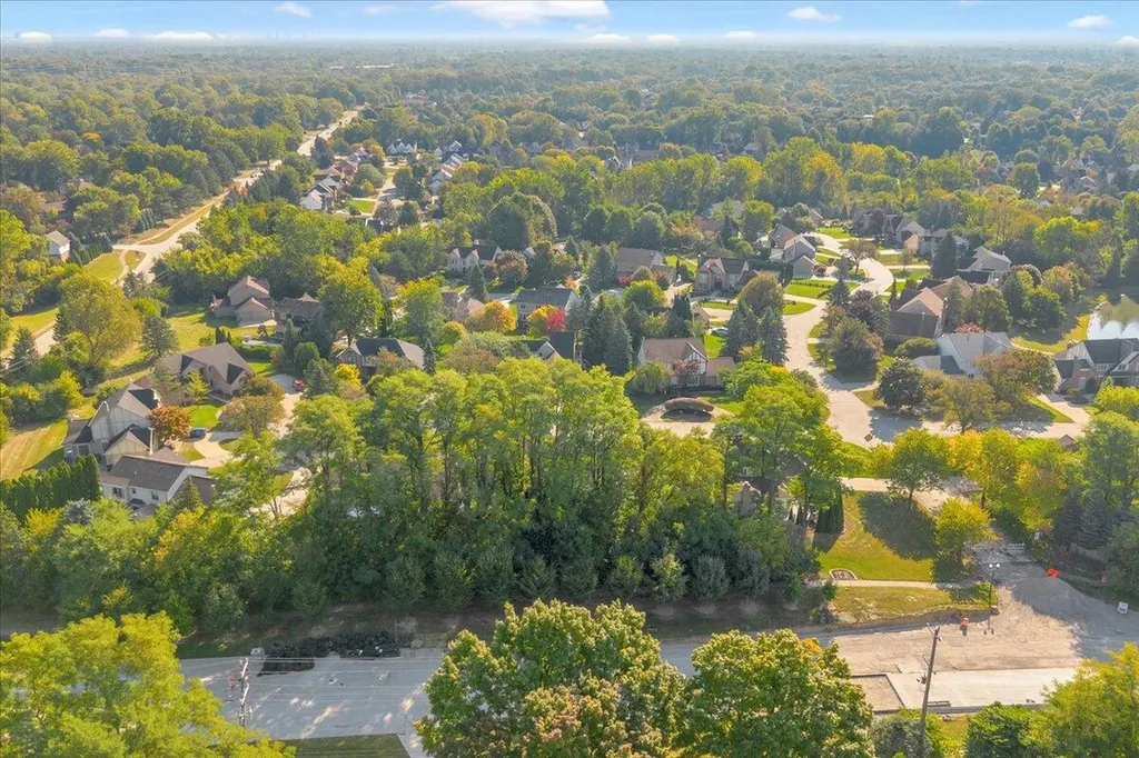 22253 Sheffield Court Farmington Hills City MI 48335
