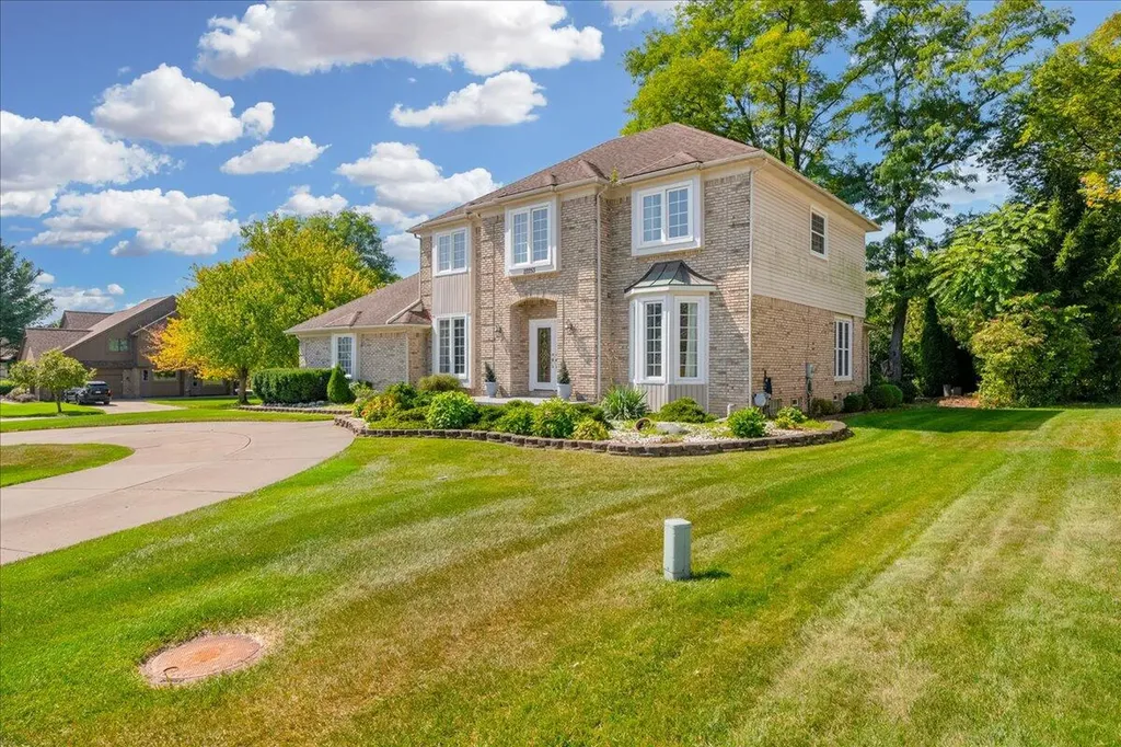 22253 Sheffield Court Farmington Hills City MI 48335