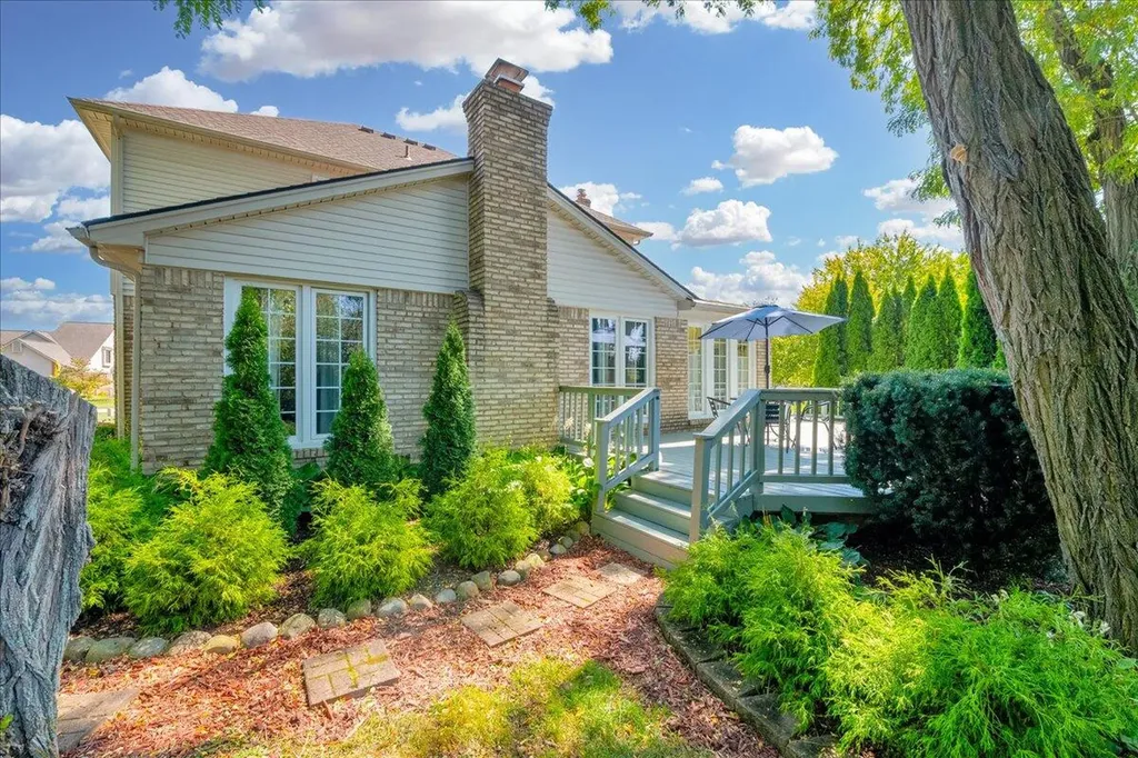 22253 Sheffield Court Farmington Hills City MI 48335