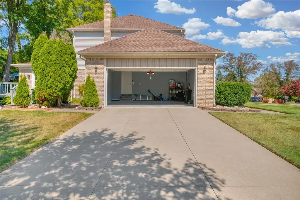 22253 Sheffield Court Farmington Hills City MI 48335