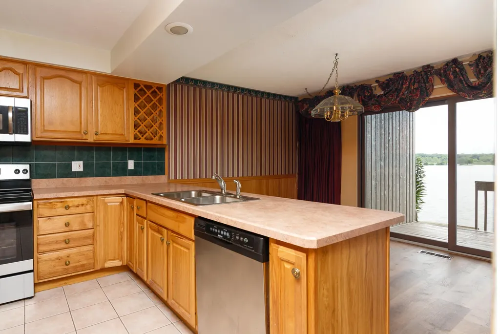 873 Cliffs Drive Ypsilanti Charter Township MI 48198