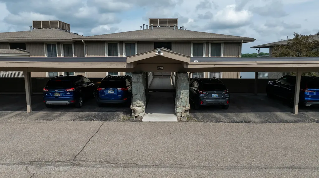 873 Cliffs Drive Ypsilanti Charter Township MI 48198