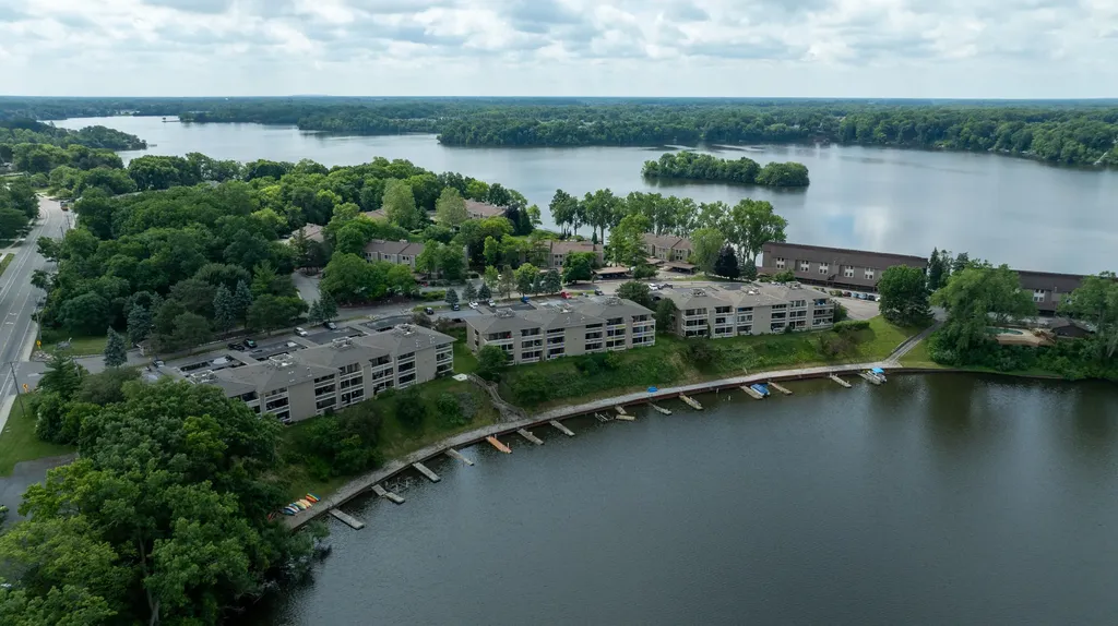 873 Cliffs Drive Ypsilanti Charter Township MI 48198