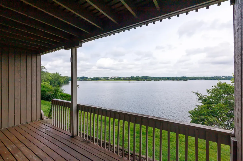 873 Cliffs Drive Ypsilanti Charter Township MI 48198