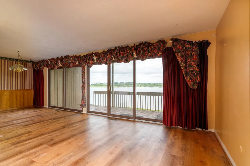 873 Cliffs Drive Ypsilanti Charter Township MI 48198