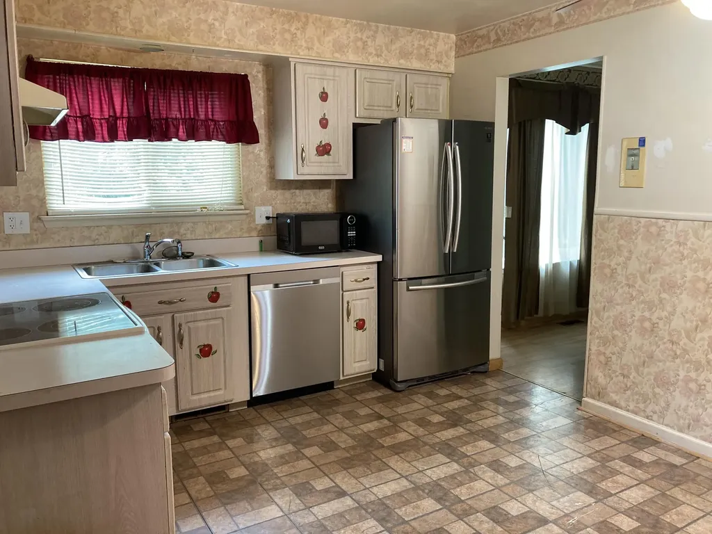 1685 Sheffield Drive Superior Charter Township MI 48198