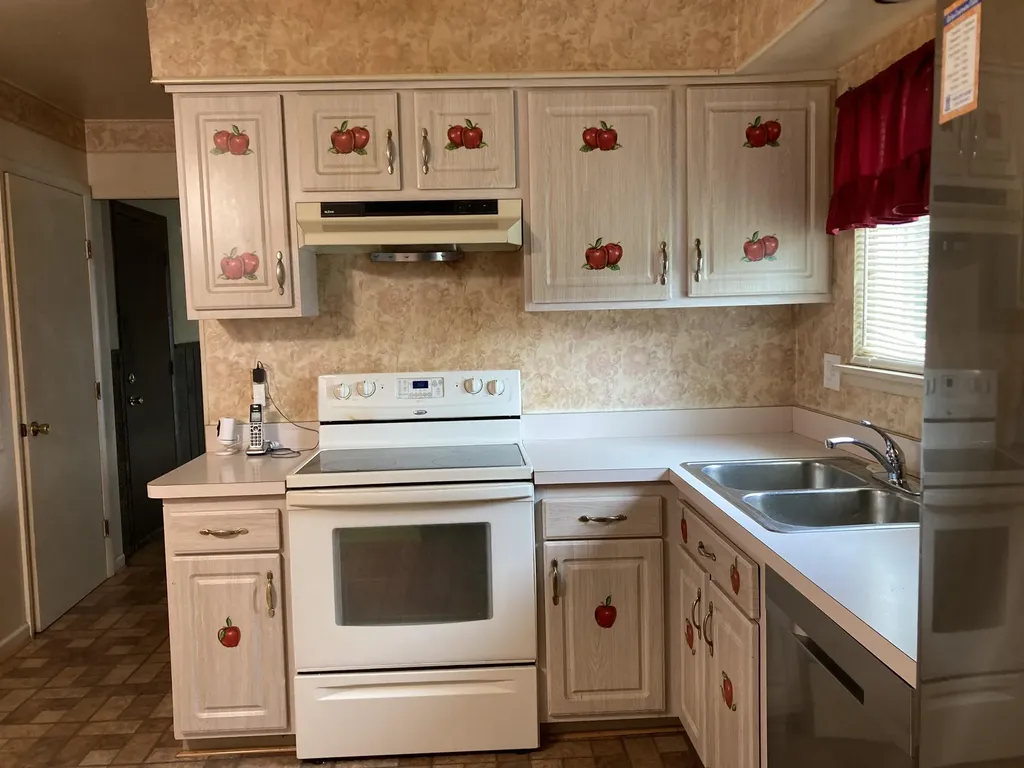 1685 Sheffield Drive Superior Charter Township MI 48198