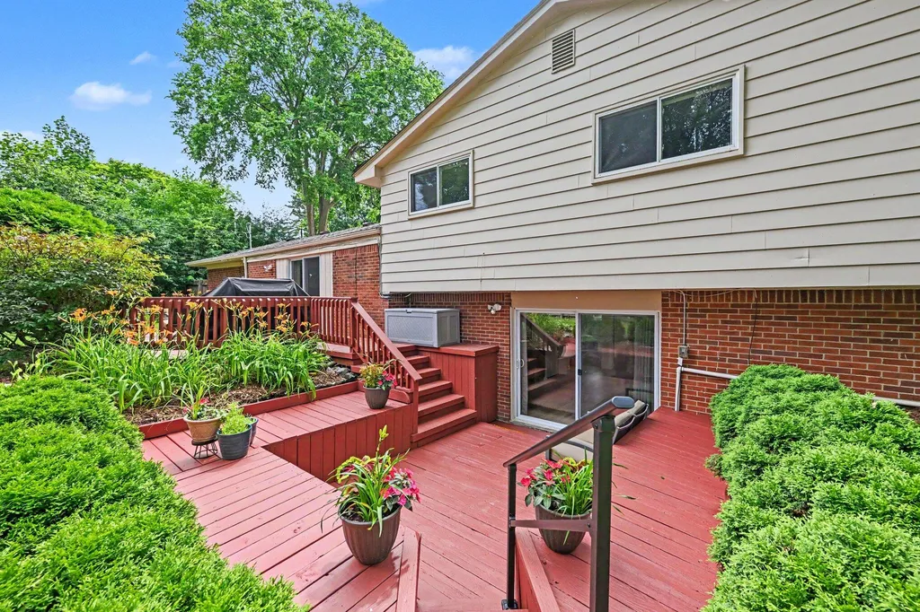 32450 Chesterbrook Street Farmington Hills City MI 48334