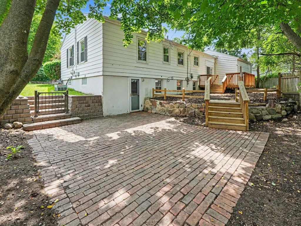 2010 Ferdon Road Ann Arbor City MI 48104