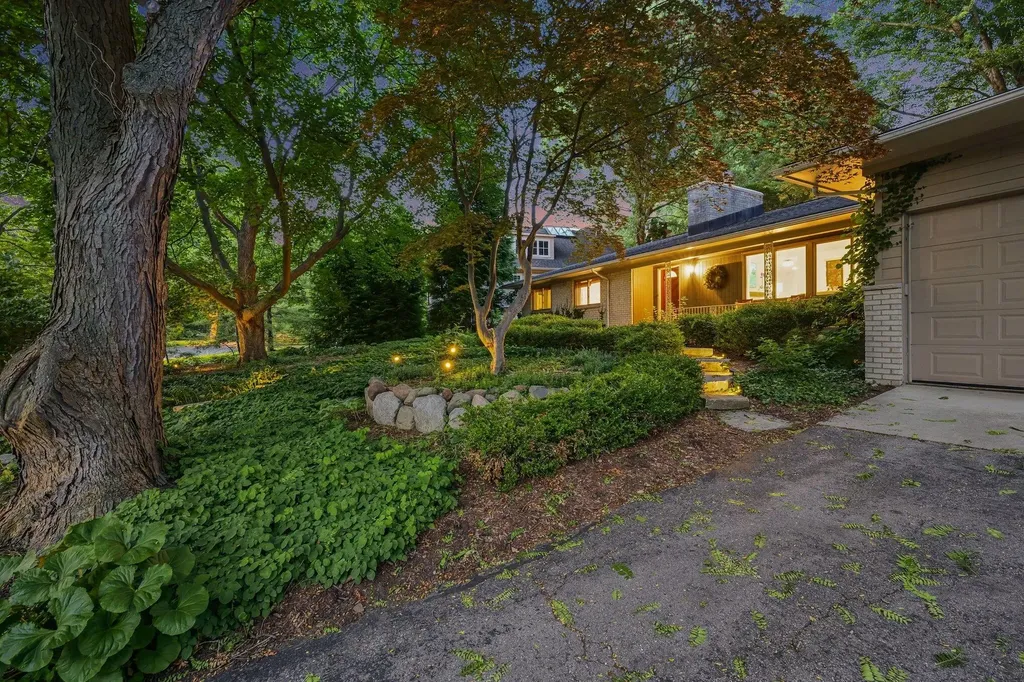 2411 Londonderry Road Ann Arbor City MI 48104