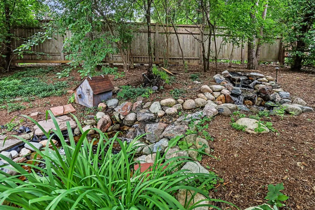 2411 Londonderry Road Ann Arbor City MI 48104