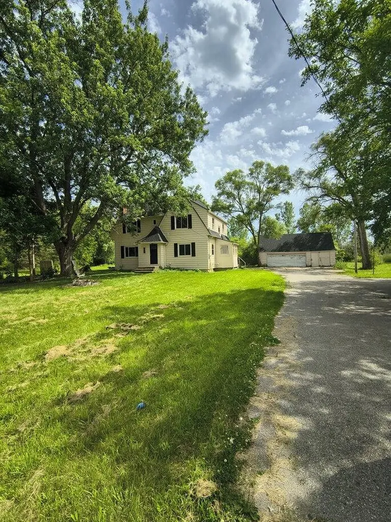 6277 Corunna Road Flint Charter Township MI 48532