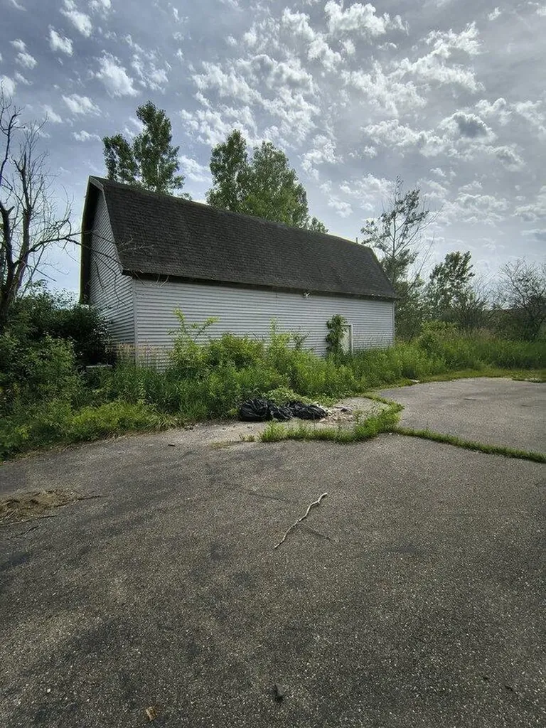 6277 Corunna Road Flint Charter Township MI 48532