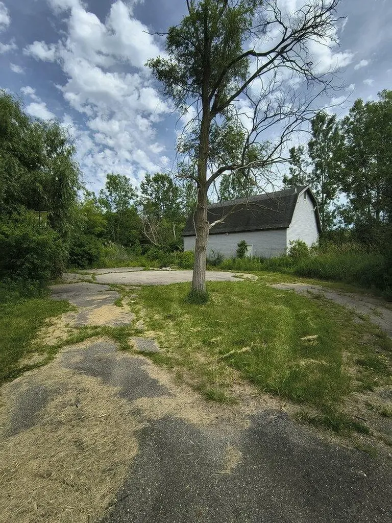 6277 Corunna Road Flint Charter Township MI 48532