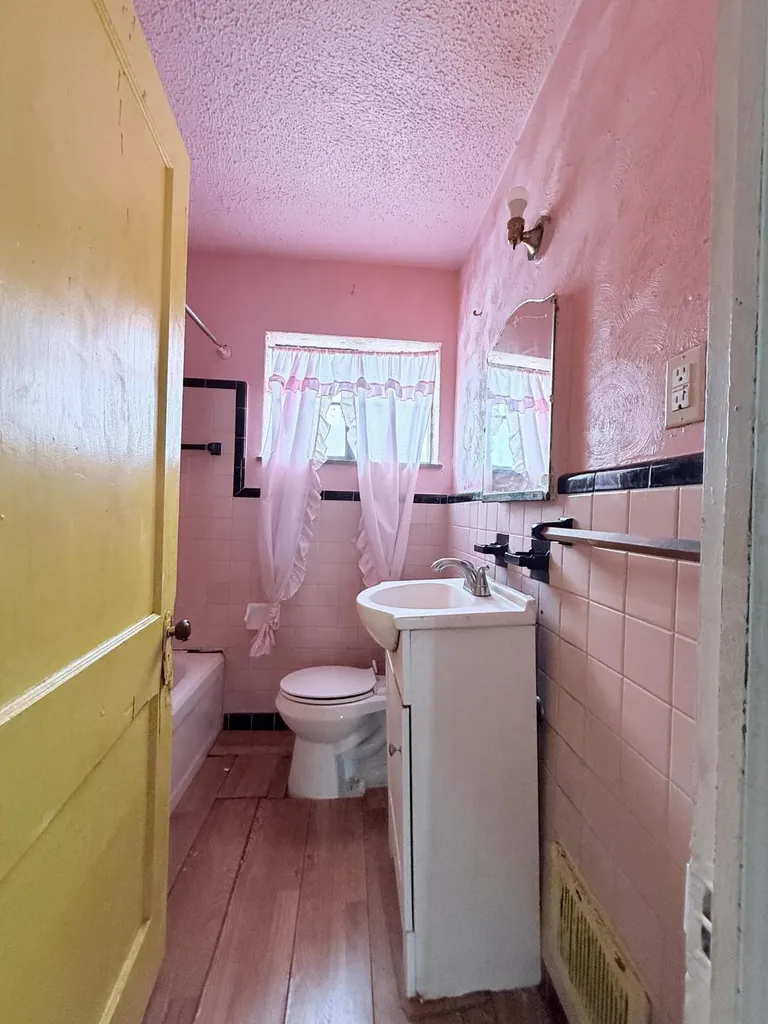 15786 Tracey Street Detroit City MI 48227