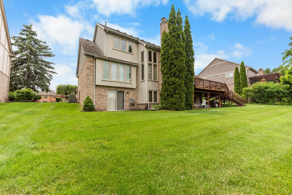 37120 Turnburry Drive Livonia City MI 48152