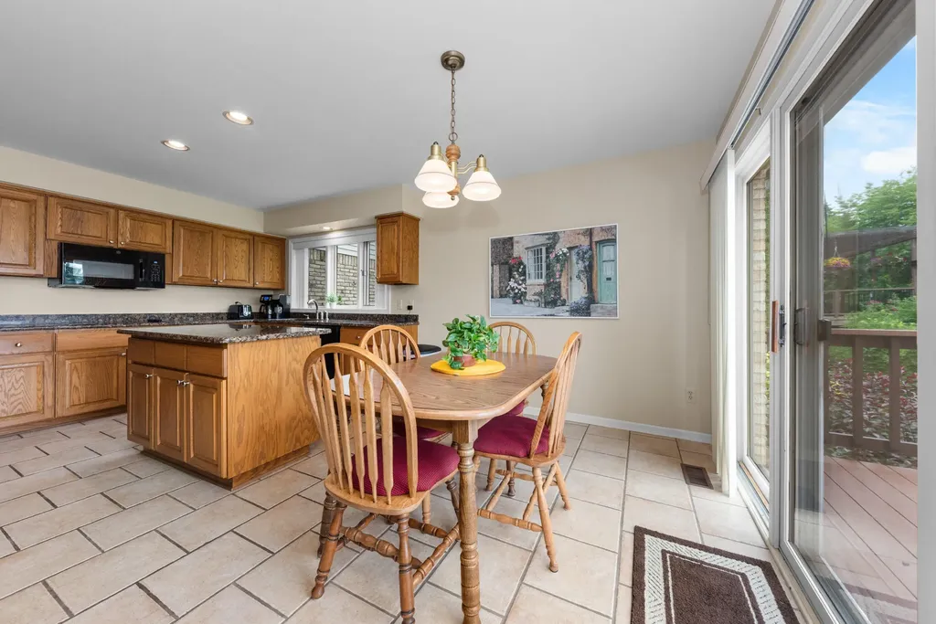 37120 Turnburry Drive Livonia City MI 48152