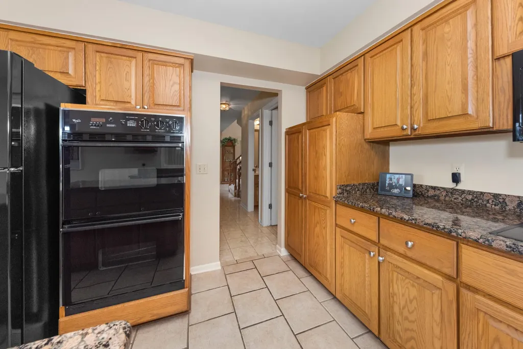 37120 Turnburry Drive Livonia City MI 48152