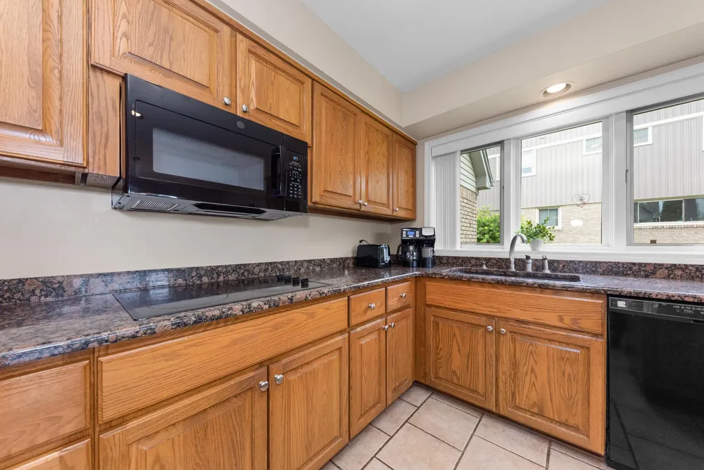 37120 Turnburry Drive Livonia City MI 48152