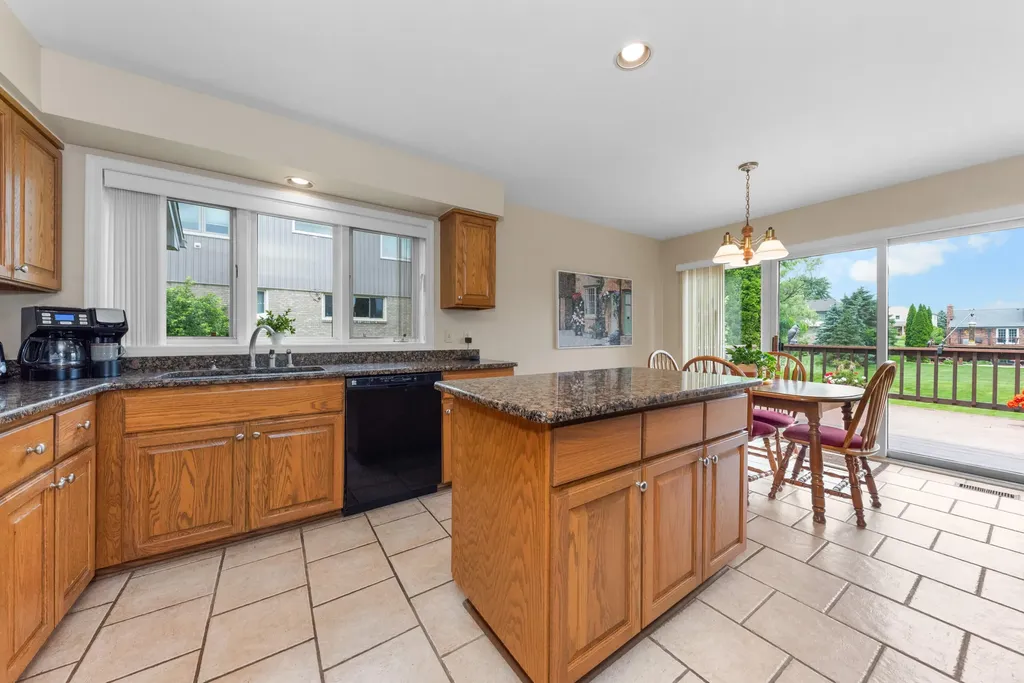 37120 Turnburry Drive Livonia City MI 48152