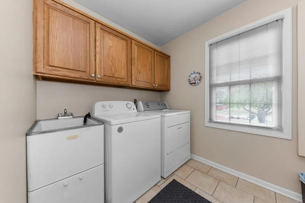 37120 Turnburry Drive Livonia City MI 48152