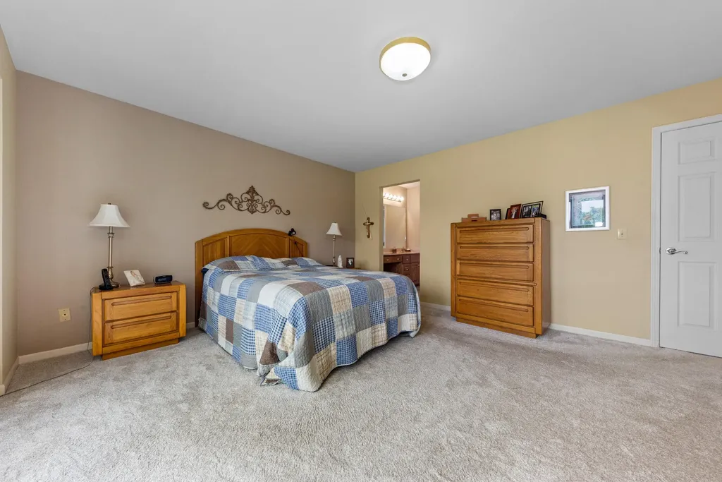 37120 Turnburry Drive Livonia City MI 48152