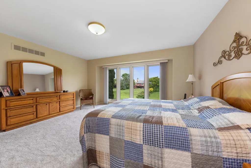 37120 Turnburry Drive Livonia City MI 48152