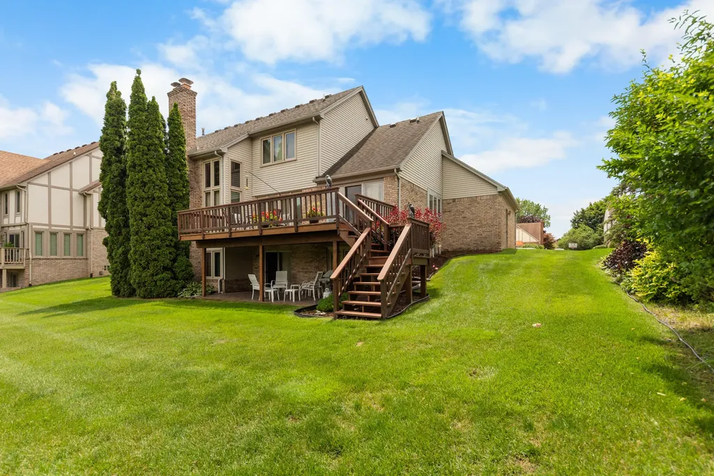 37120 Turnburry Drive Livonia City MI 48152