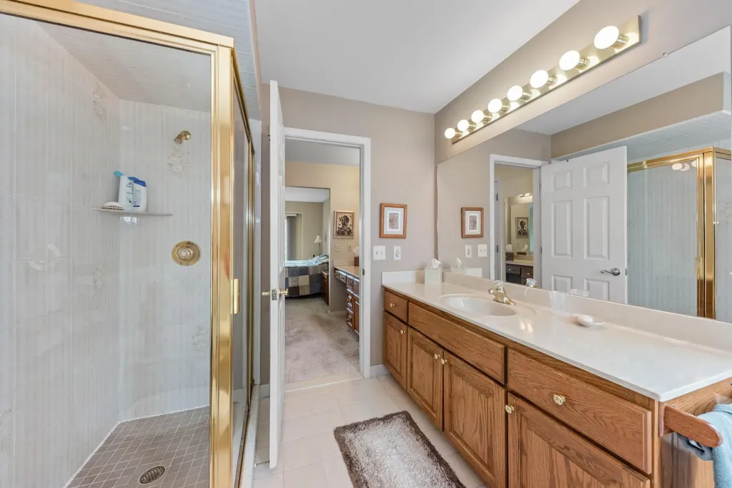 37120 Turnburry Drive Livonia City MI 48152