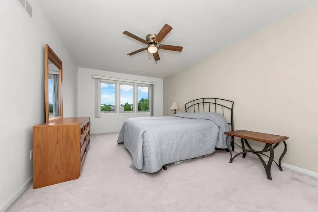 37120 Turnburry Drive Livonia City MI 48152