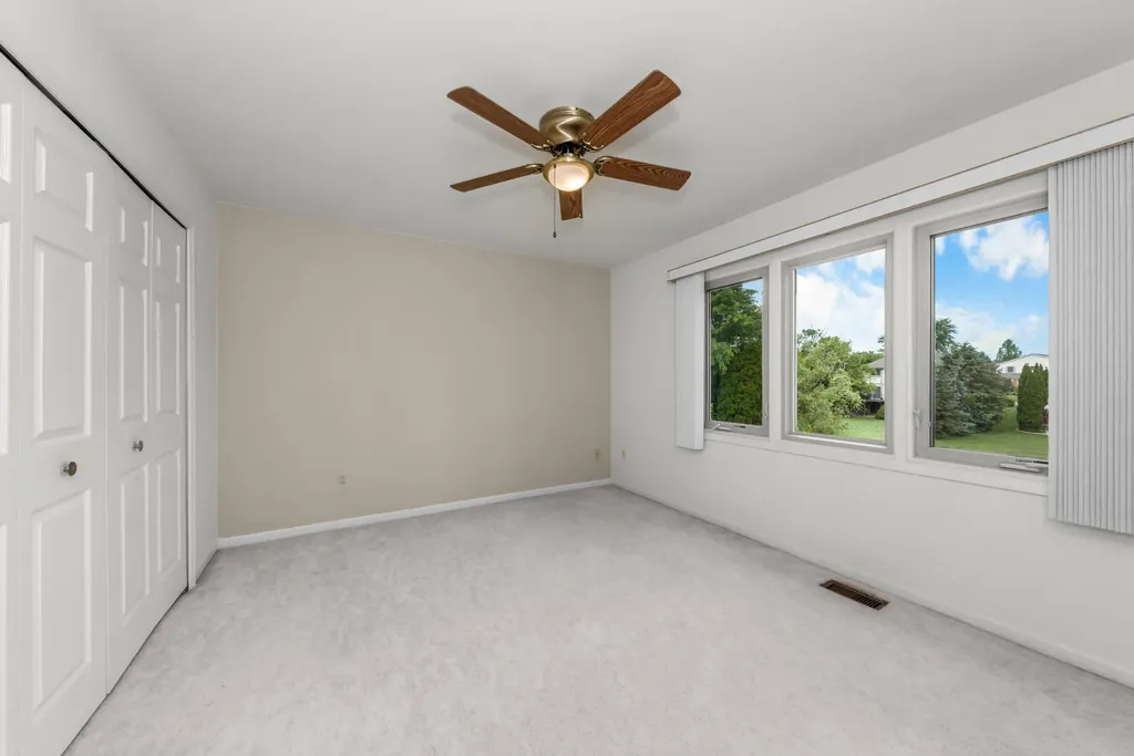 37120 Turnburry Drive Livonia City MI 48152