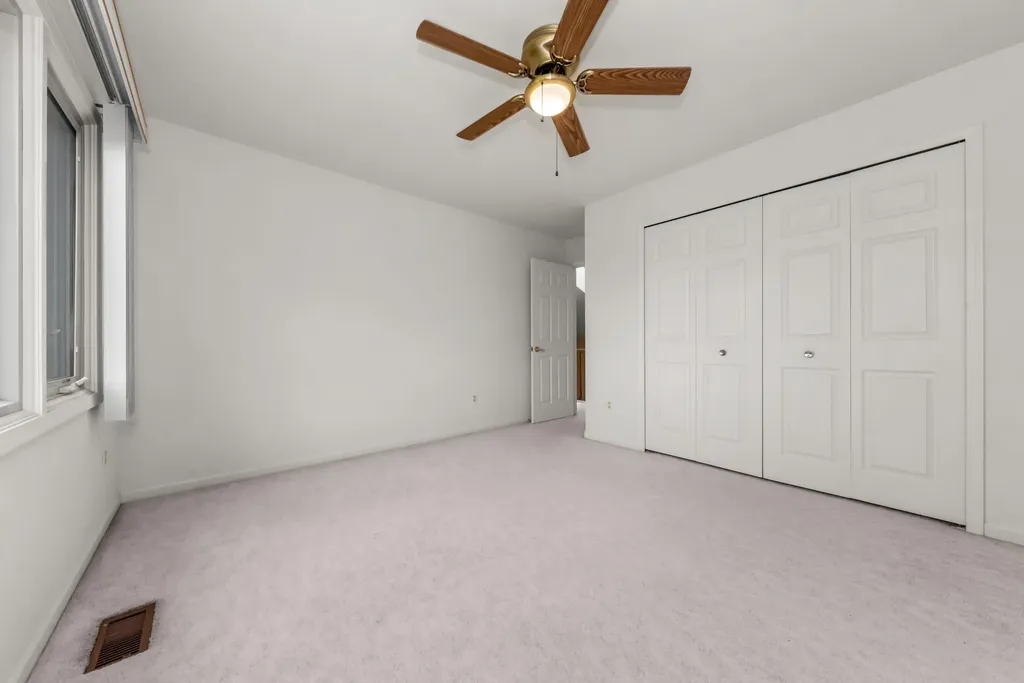 37120 Turnburry Drive Livonia City MI 48152