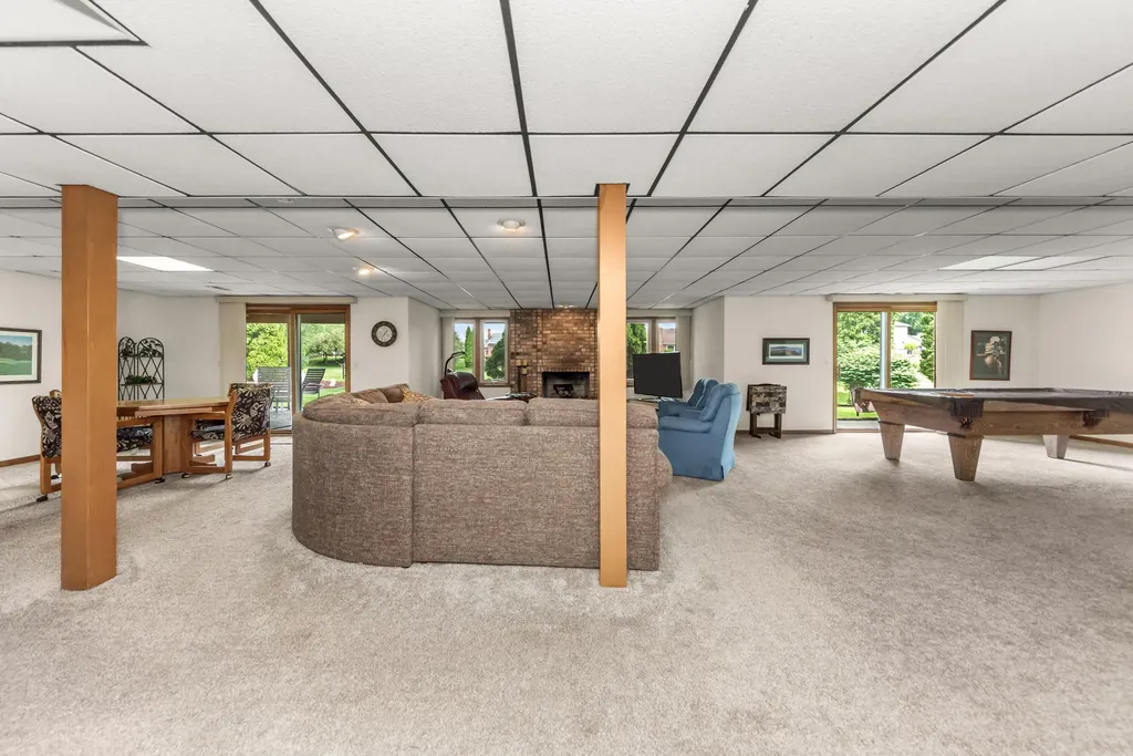 37120 Turnburry Drive Livonia City MI 48152
