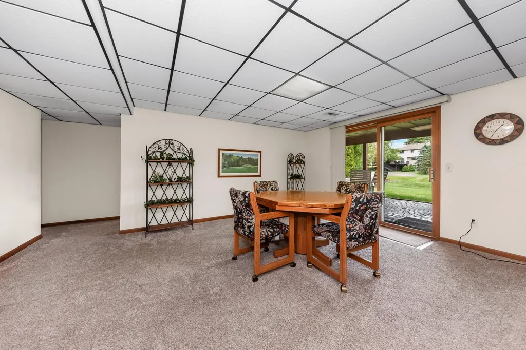 37120 Turnburry Drive Livonia City MI 48152