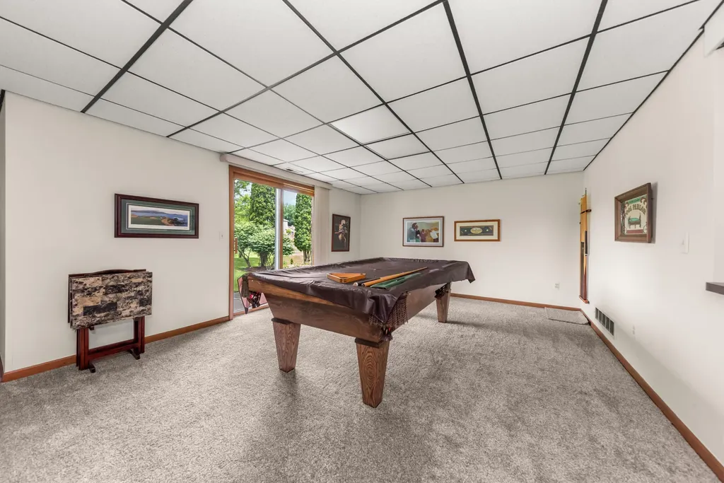 37120 Turnburry Drive Livonia City MI 48152