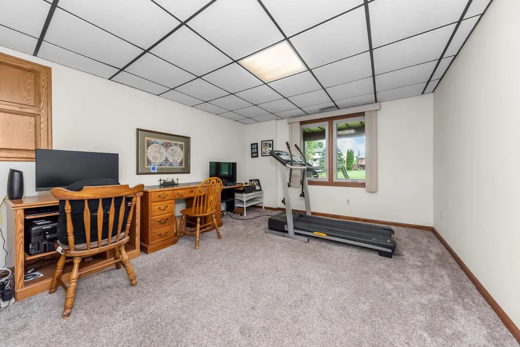37120 Turnburry Drive Livonia City MI 48152