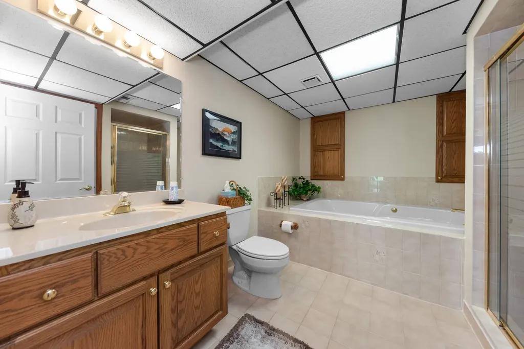 37120 Turnburry Drive Livonia City MI 48152