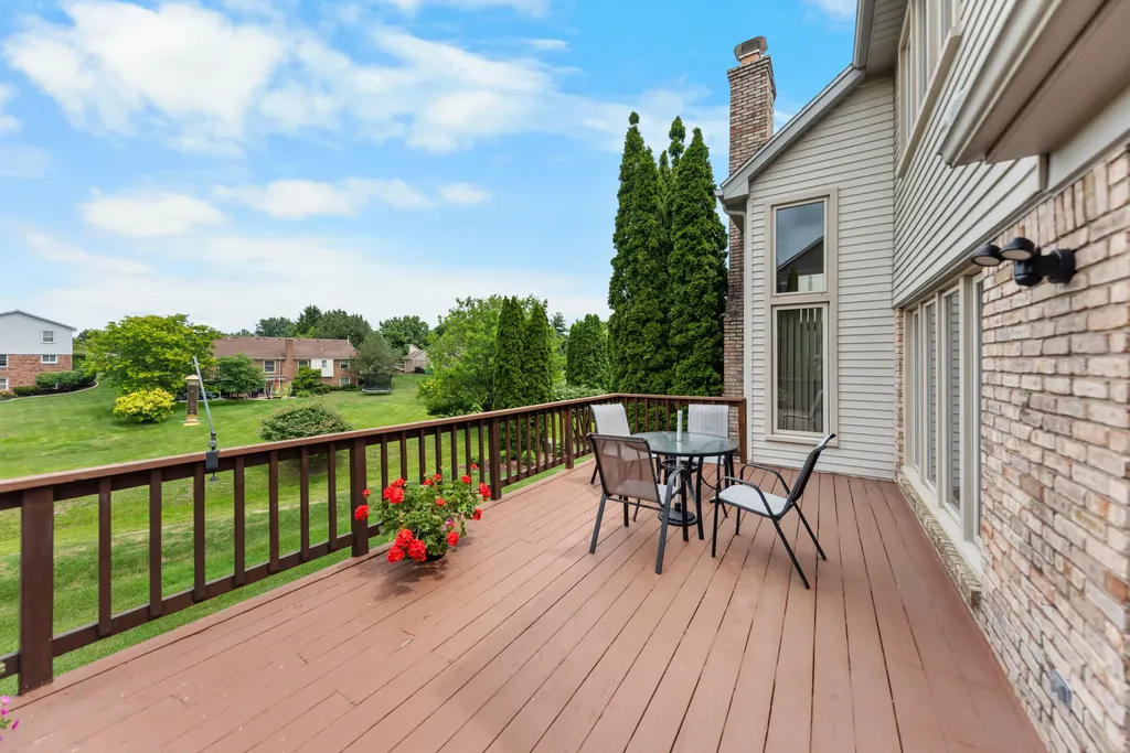 37120 Turnburry Drive Livonia City MI 48152