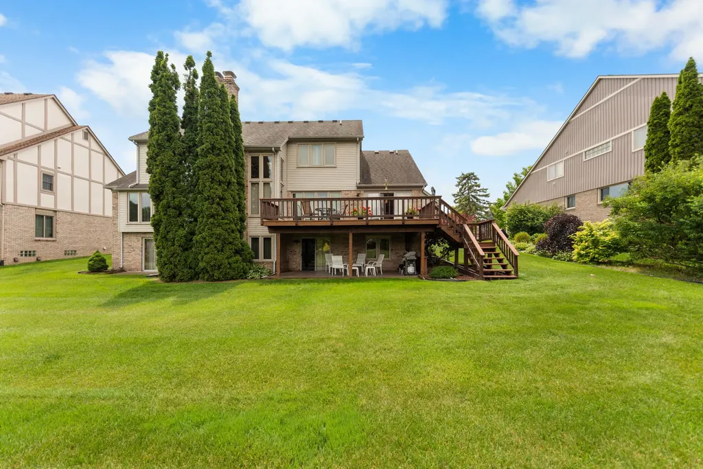37120 Turnburry Drive Livonia City MI 48152