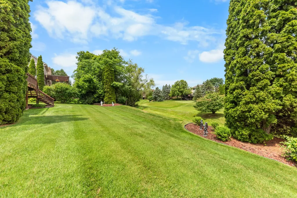 37120 Turnburry Drive Livonia City MI 48152