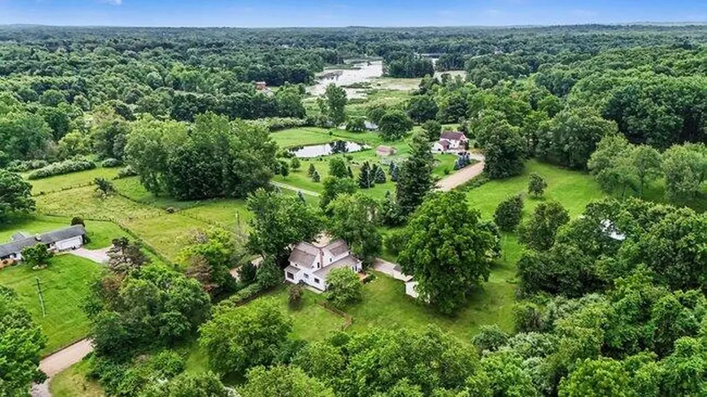 48 S Sashabaw Road Brandon Charter Township MI 48462