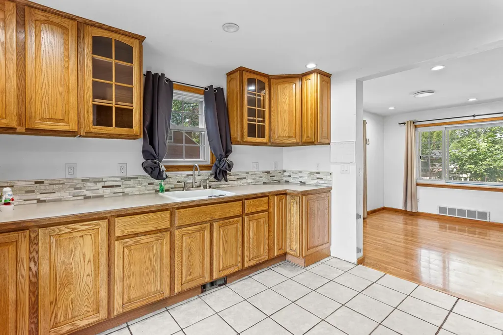 6047 Wellington Street Taylor City MI 48180