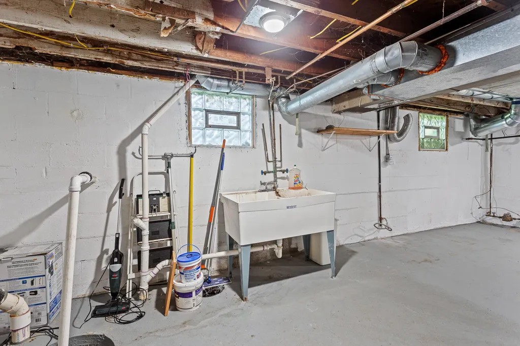 6047 Wellington Street Taylor City MI 48180