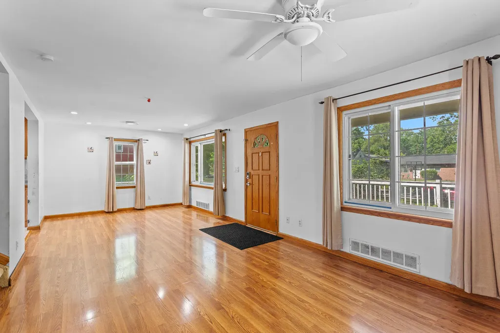 6047 Wellington Street Taylor City MI 48180