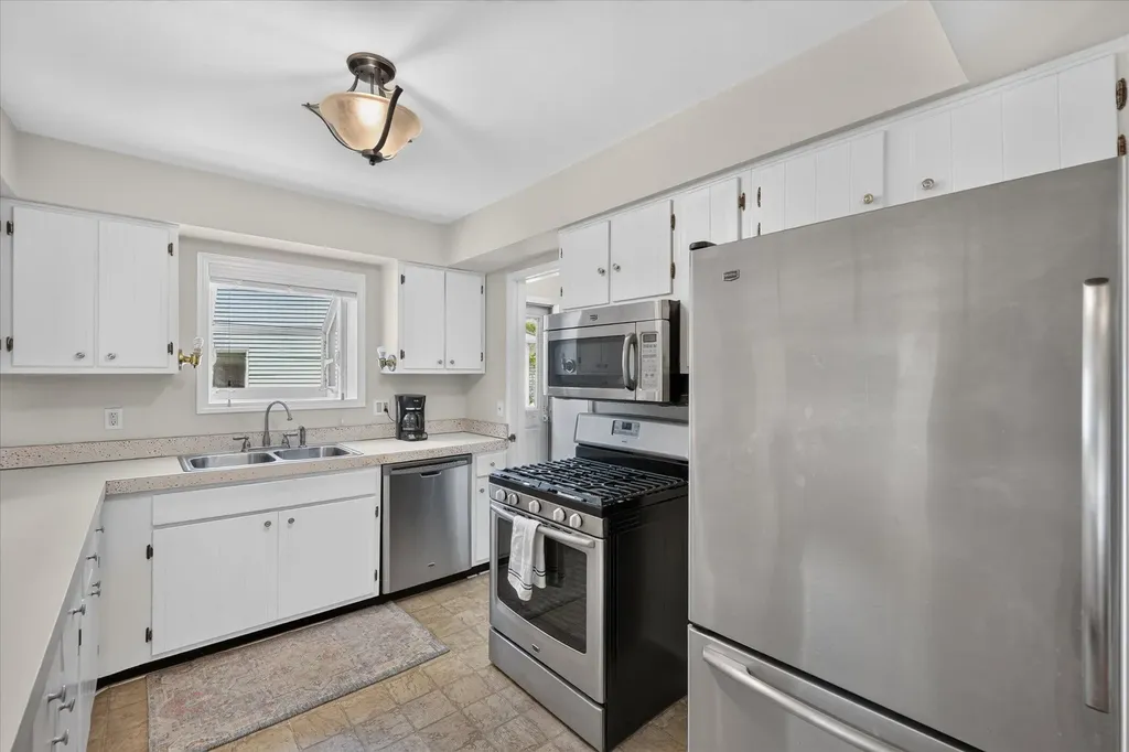 245 Roseland Drive Canton Charter Township MI 48187