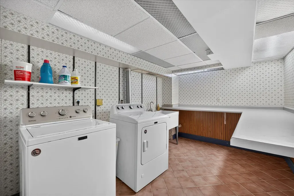 245 Roseland Drive Canton Charter Township MI 48187